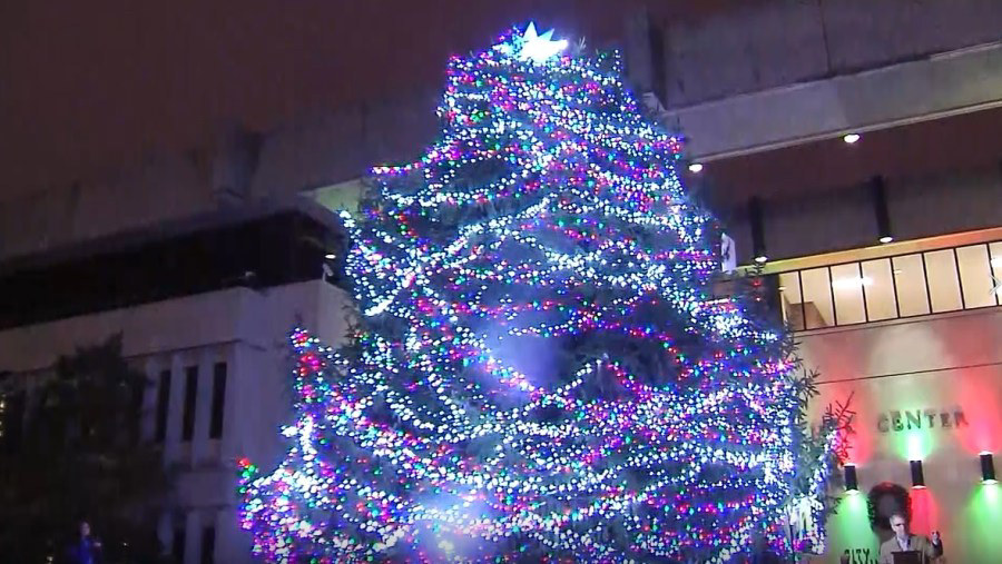 Evansville Christmas tree lighting ceremony held on Thursday