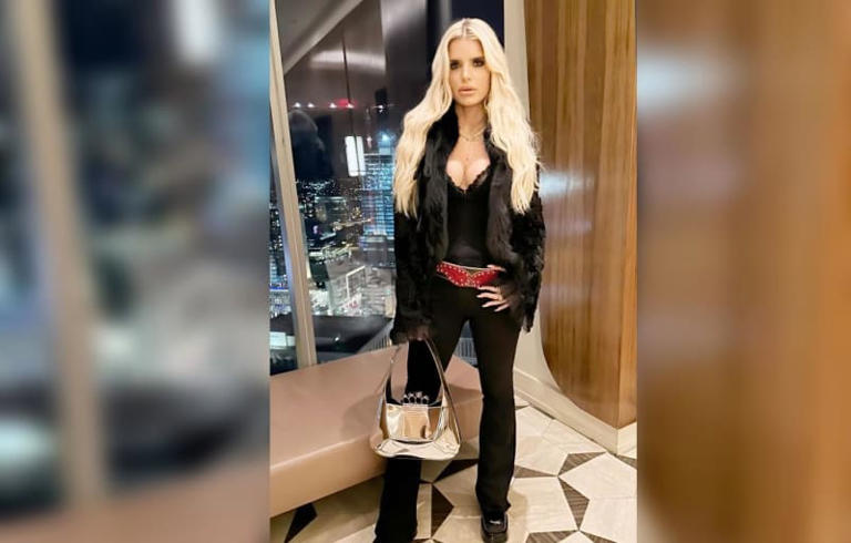 Jessica Simpson Shows Off Her Ample Assets During Swanky Night Out — Photo