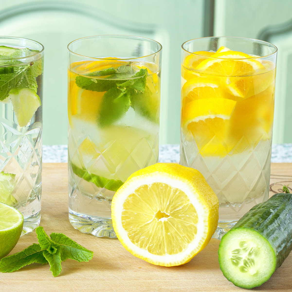 Вода для похудения рецепт приготовления. Вода с лимоном. Лимонад для похудения. Лимонная вода для похудения. Напиток для похудения с лимоном.