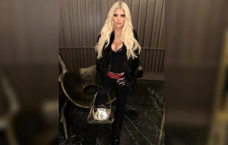 Jessica Simpson Shows Off Her Ample Assets During Swanky Night Out — Photo