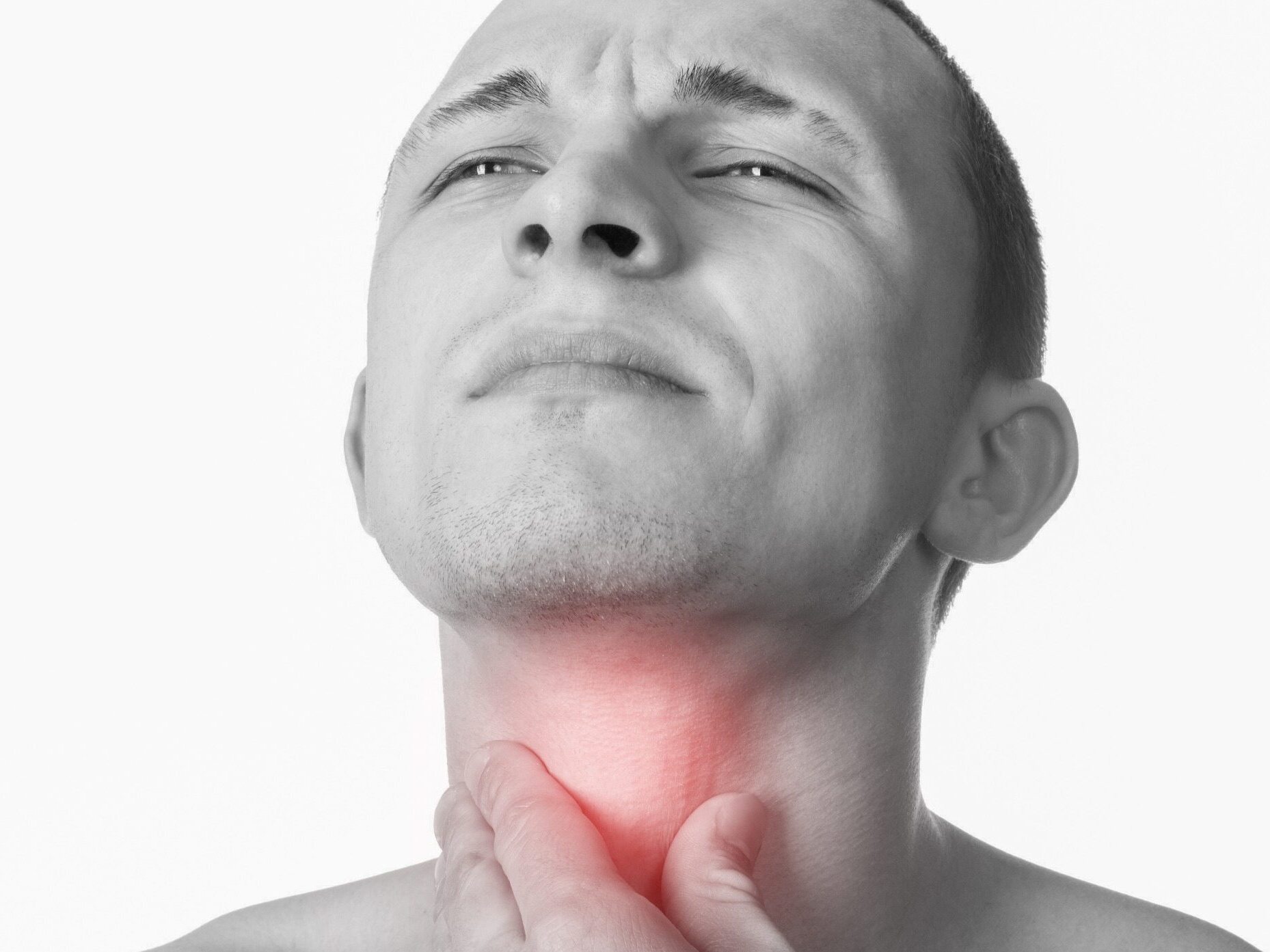 Сильная боль при глотании с температурой. Детские болезни связанные с горлом. Болит верхняя часть кадыка.