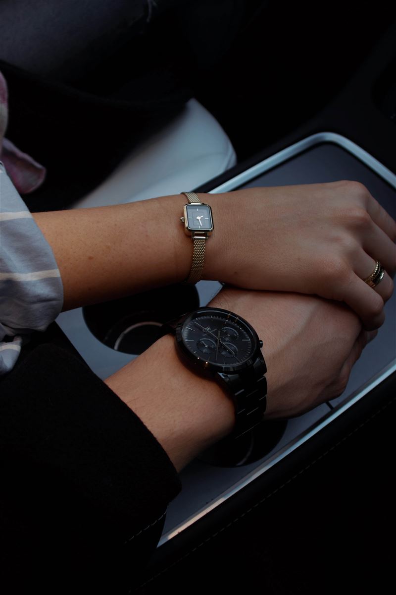 情侶對錶首選！小方糖腕錶Ｘ三眼計時腕表打造伴侶間的專屬默契。（圖／品牌業者提供）