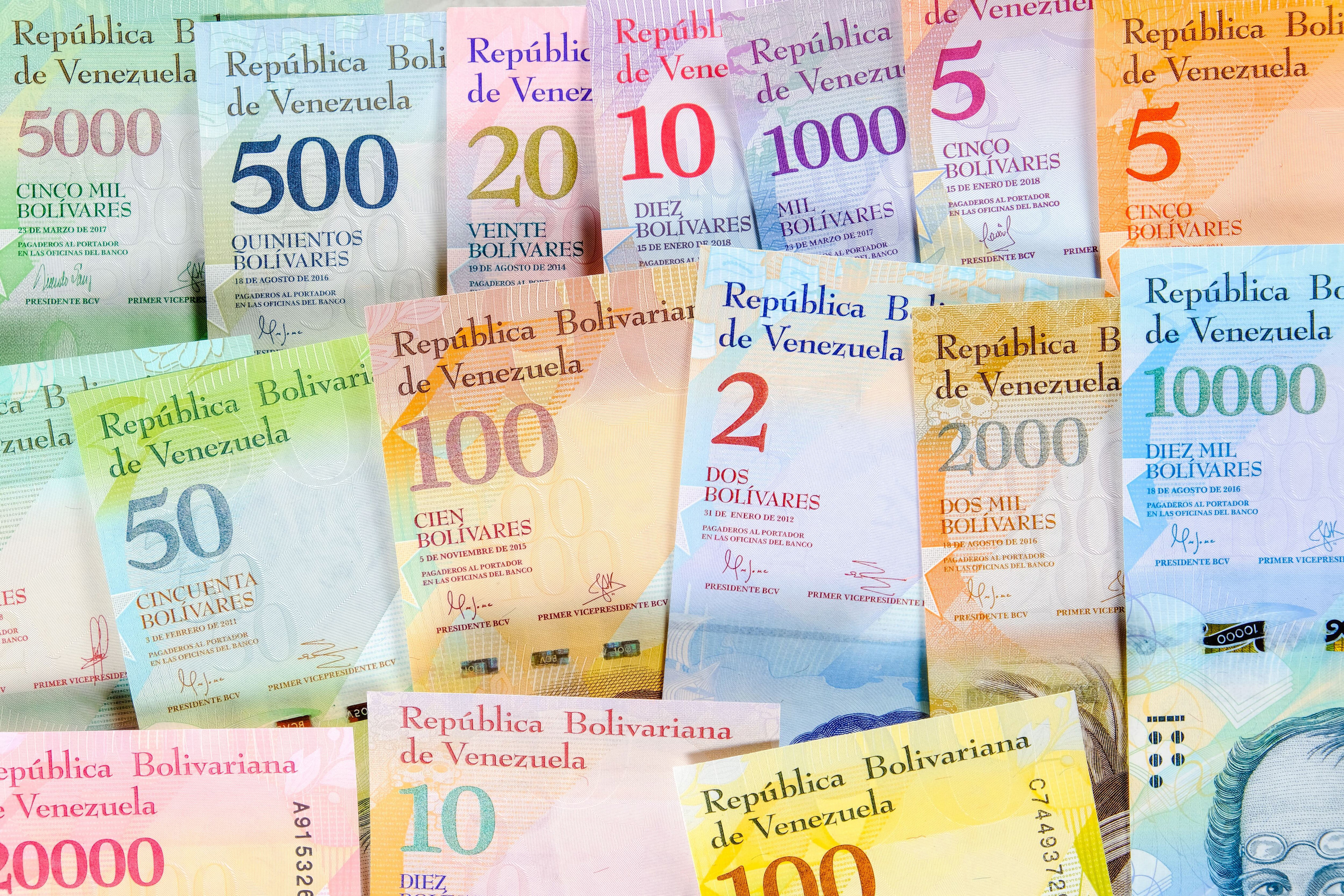 ¿a cuánto equivalen 5.000 bolívares en pesos colombianos hoy, 22 de abril de 2024?