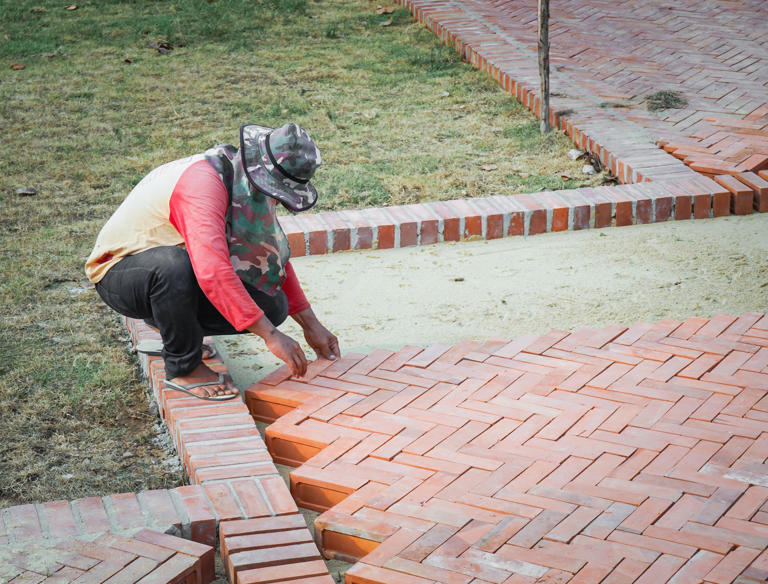 Herringbone Brick Pattern: Guide To Laying Bricks