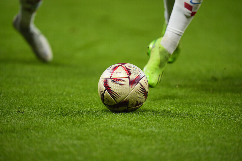fotbalisté fc sevilla porazili atlético madrid 1:0, v getafe zářil mata