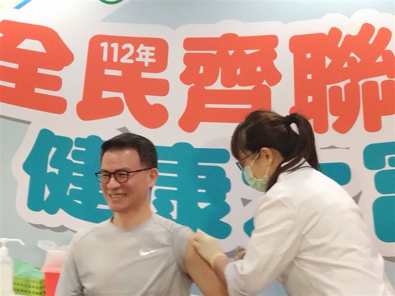 全聯總經理蔡篤昌表示，今日是第7次在全聯打流感疫苗了。（圖／記者黃仲丘攝影）
