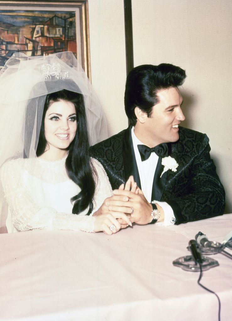 <p>Elvis's manager, Colonel Parker, saw the wedding as a publicity opportunity and scheduled a short press conference in-between the ceremony and reception. </p>