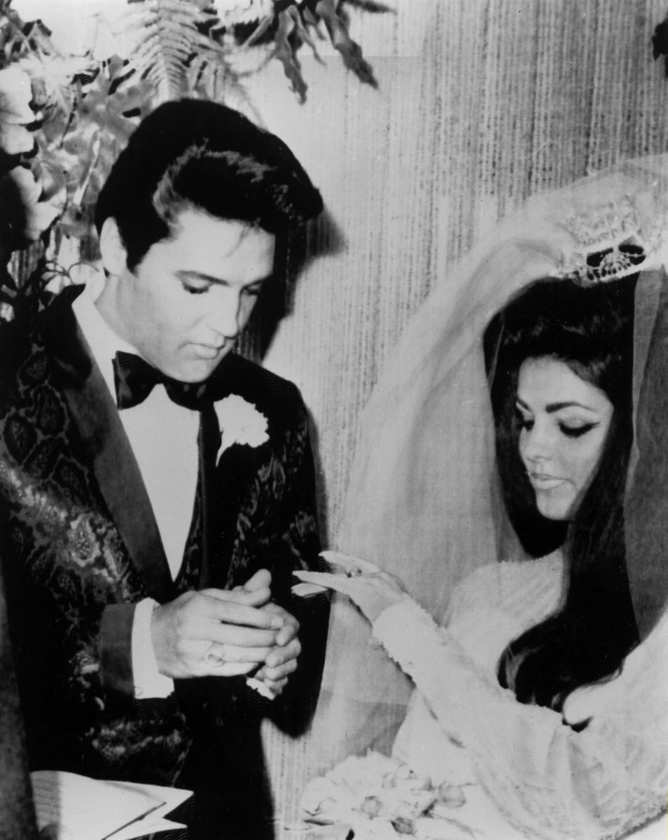 <p>Both vows and rings were exchanged in just <a href="https://countrymusicfamily.com/8-details-about-elvis-presleys-wedding/">eight</a> minutes.</p>