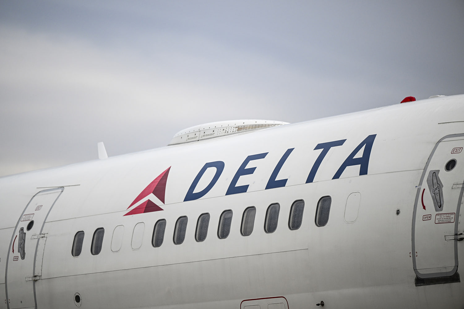 270 Delta Passengers Stranded Overnight On Canadian Military Base After Emergency Landing 9742