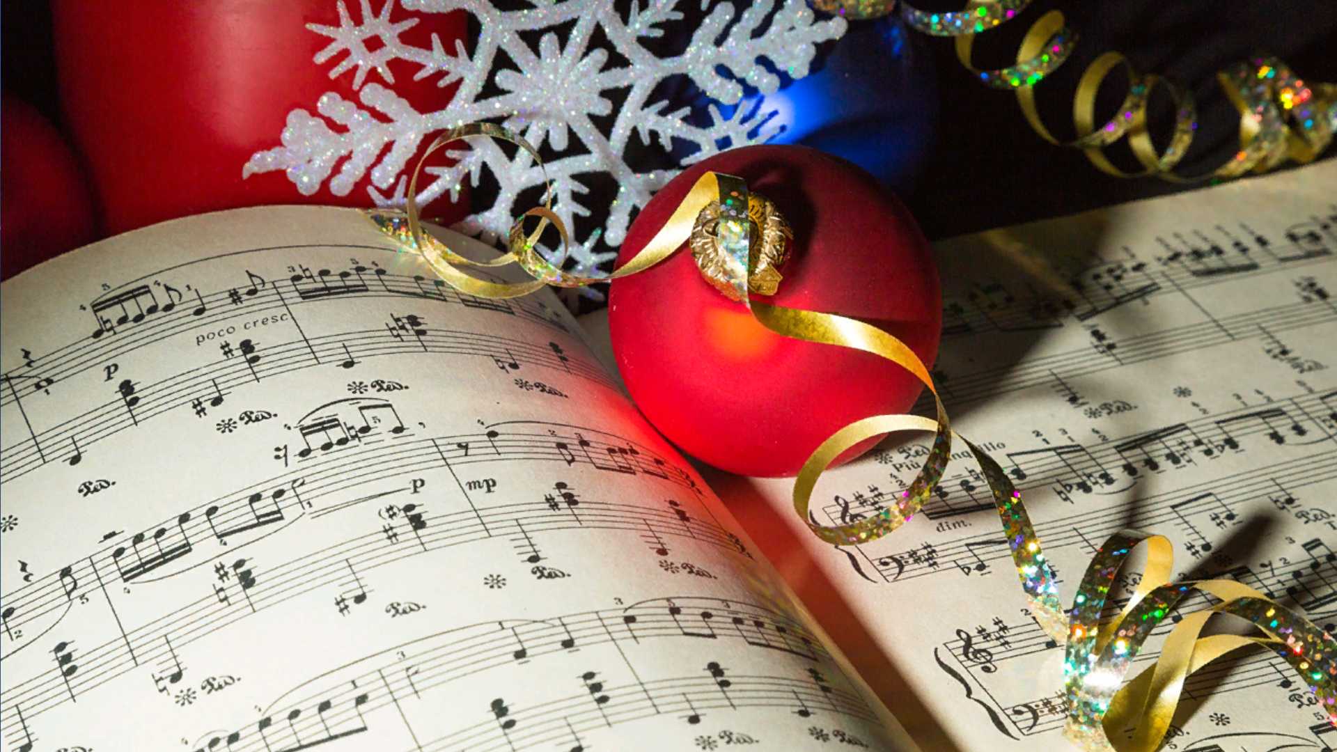 Музыка новый год русские. Ноты новый год. Музыкальный новый год. Открытки с новым годом музыкальная тема. Скрипка новый год.