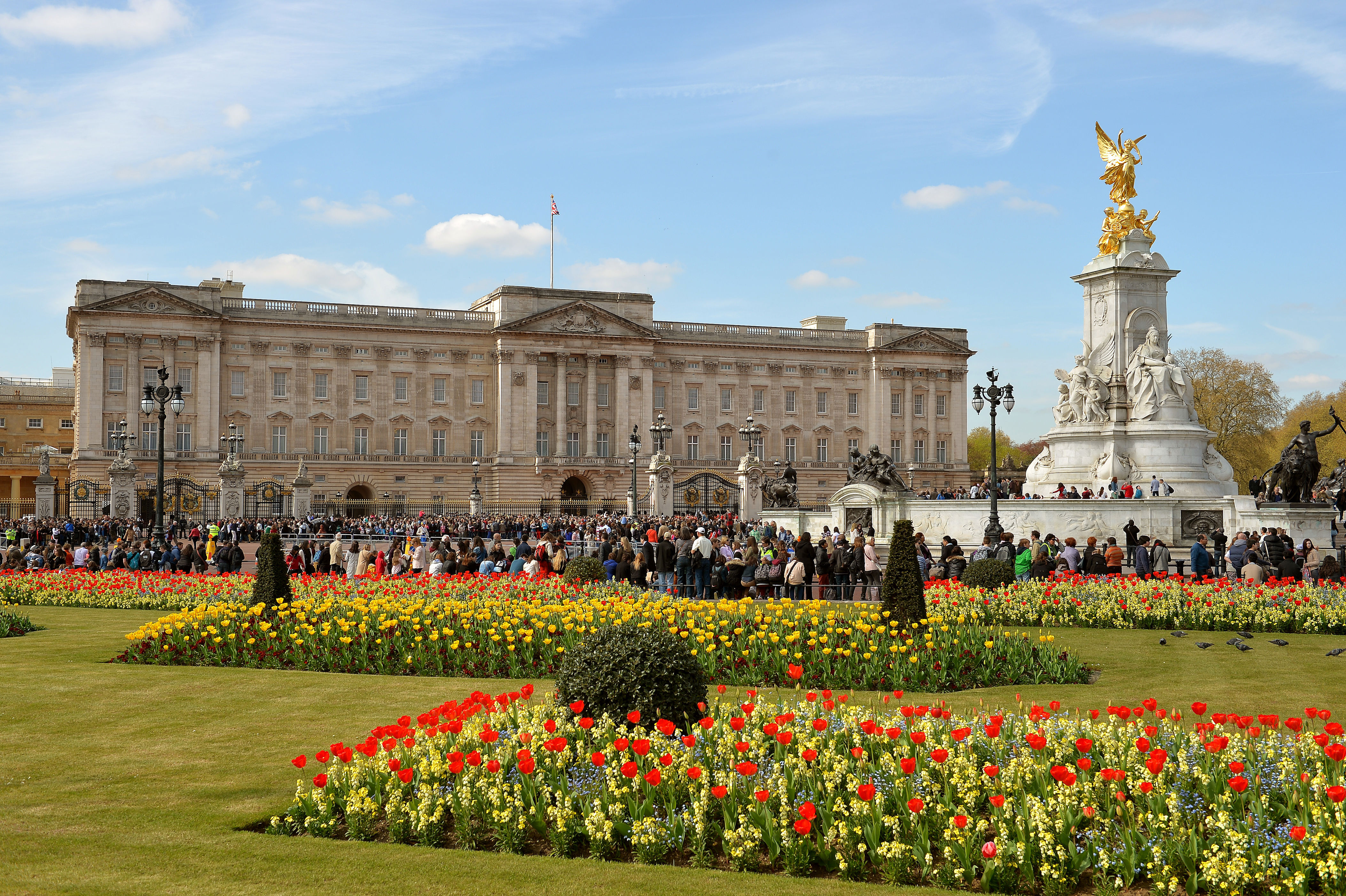 Buckingham palace. Достопримечательности Лондона Букингемский дворец. Букингемский дворец Великобритания площадь. Лондон Букингемский дворец осенью. Площадь Букингемского дворца.