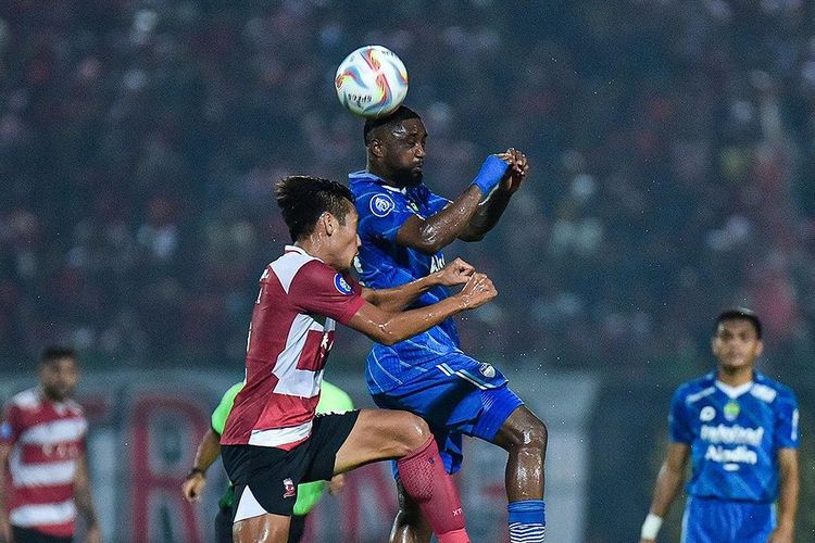 Persib vs madura united