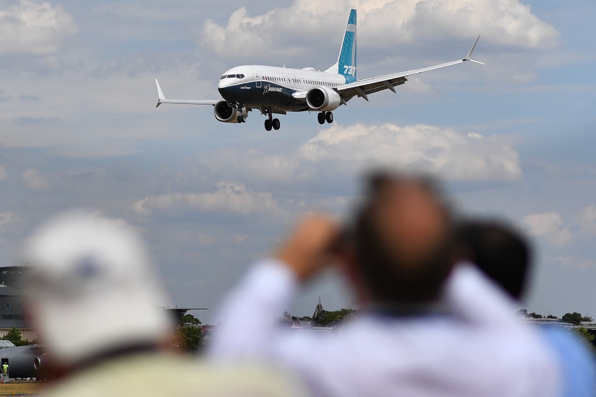 boeing 737 max: l'avionneur se sépare du dirigeant responsable de l'avion à problèmes