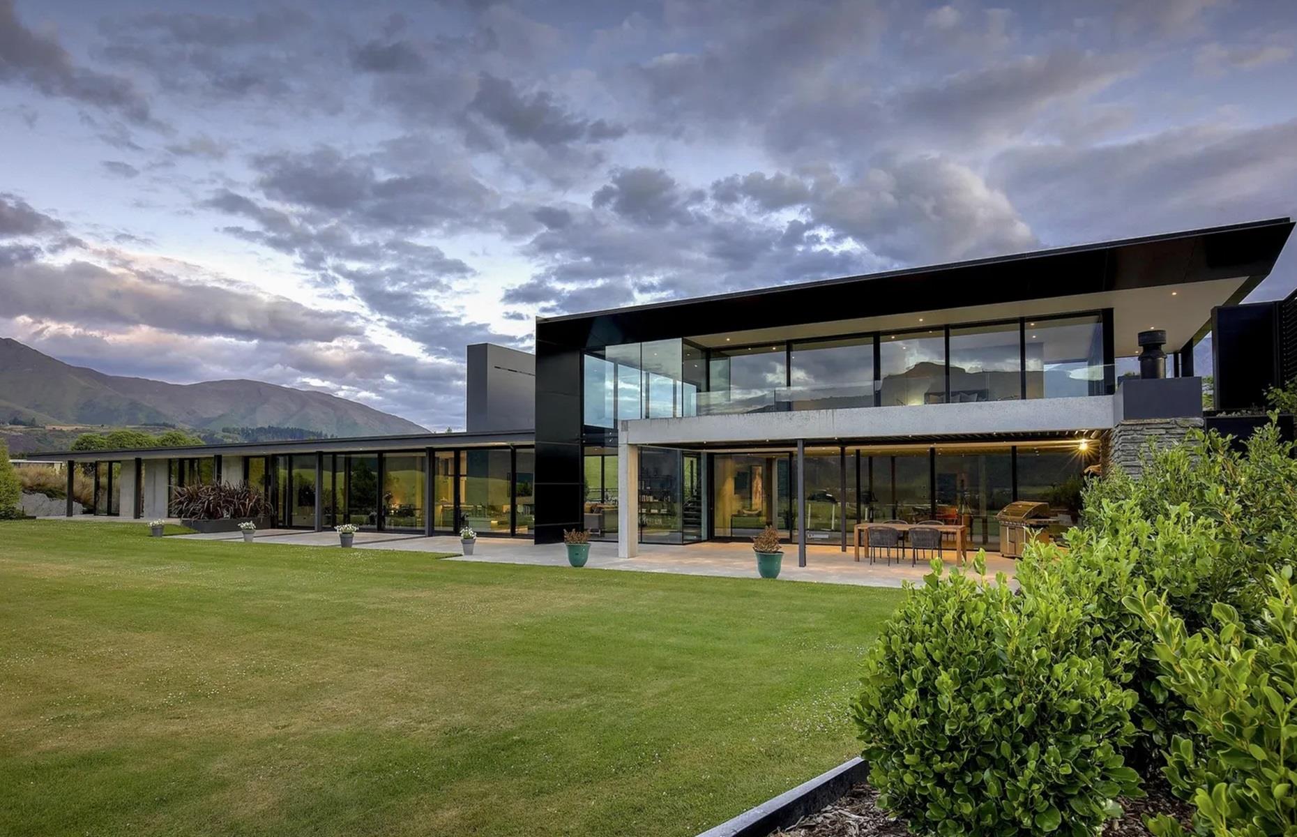 <p>When you live among the remarkable landscapes of Queenstown, New Zealand, then your home needs to be equally spectacular – and this amazing modern home is certainly that. Situated on a private, 10-acre site in sought-after Bendemeer Farm, <a href="https://www.sothebysrealty.com/eng/sales/detail/180-l-2965-3ev45v/2-todd-lane-queenstown-ot">the residence</a> is both at one with its surroundings and an absolute triumph of architectural design. Let's take a closer look...</p>
