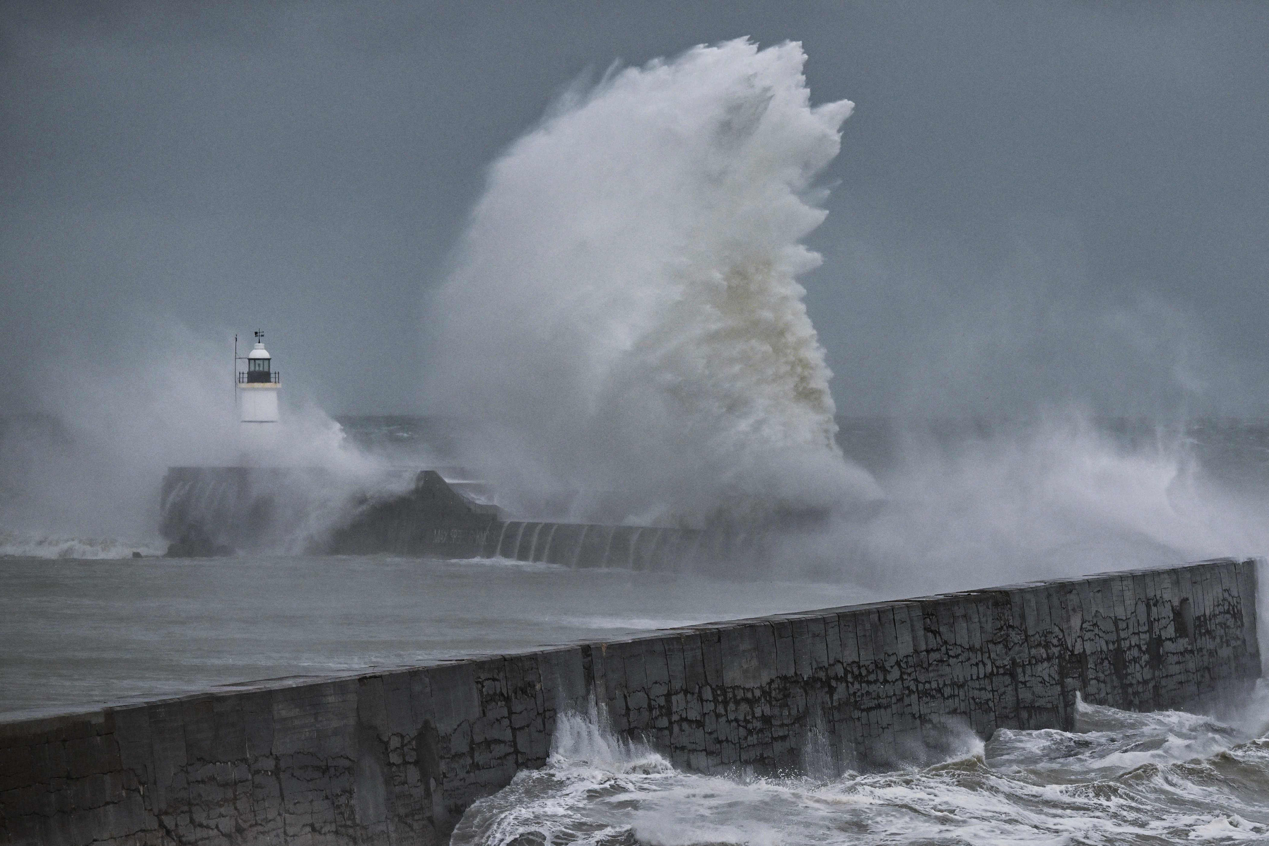 1.2M without power as massive storm Ciarán pummels Western Europe. And ...