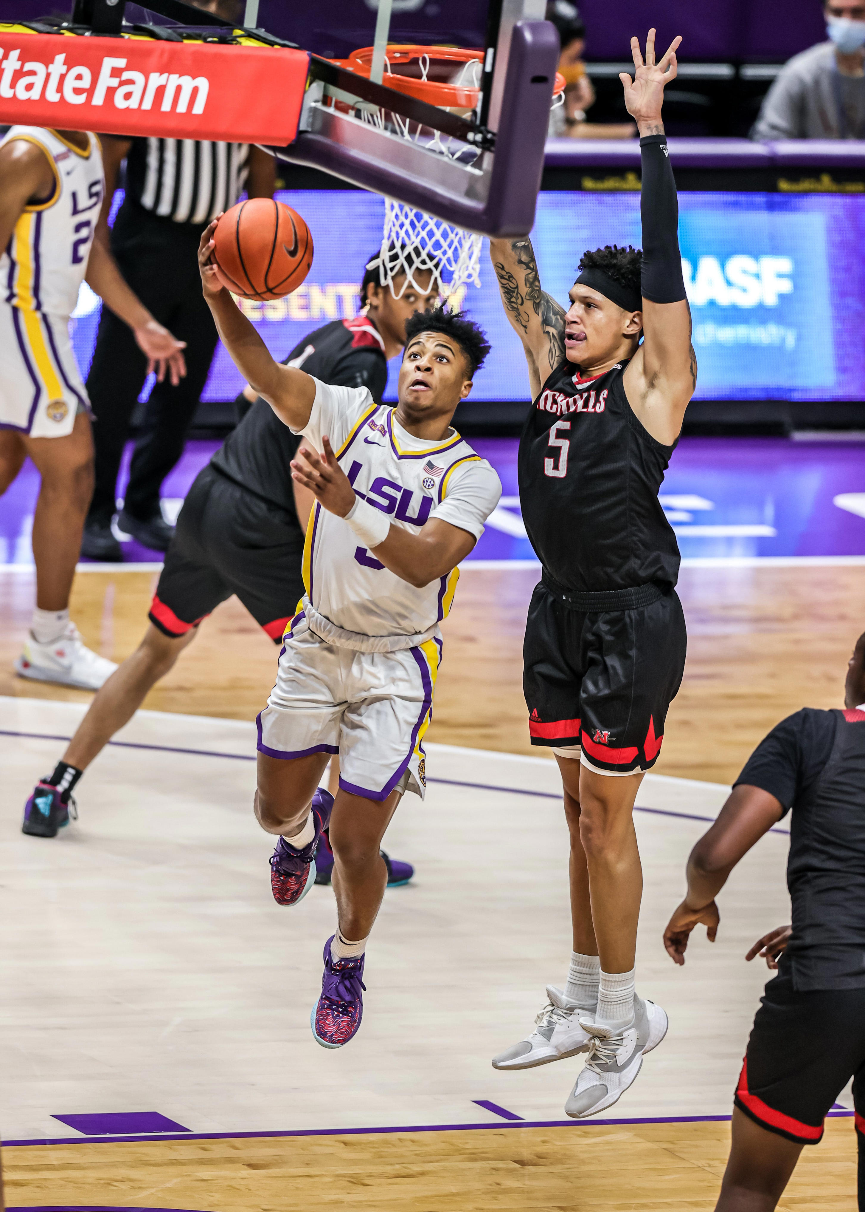 LSU men's basketball score vs. Lamar Live updates from the Pete