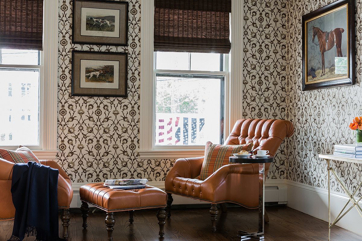 <p>Many landmarks are within footsteps of this inn, like the path that Paul Revere and William Dawes followed on their Midnight Ride. The hotel itself is outfitted with bold wallpapers and plush linens.</p><p><a class="body-btn-link" href="https://www.innathastingspark.com/">BOOK NOW</a></p>