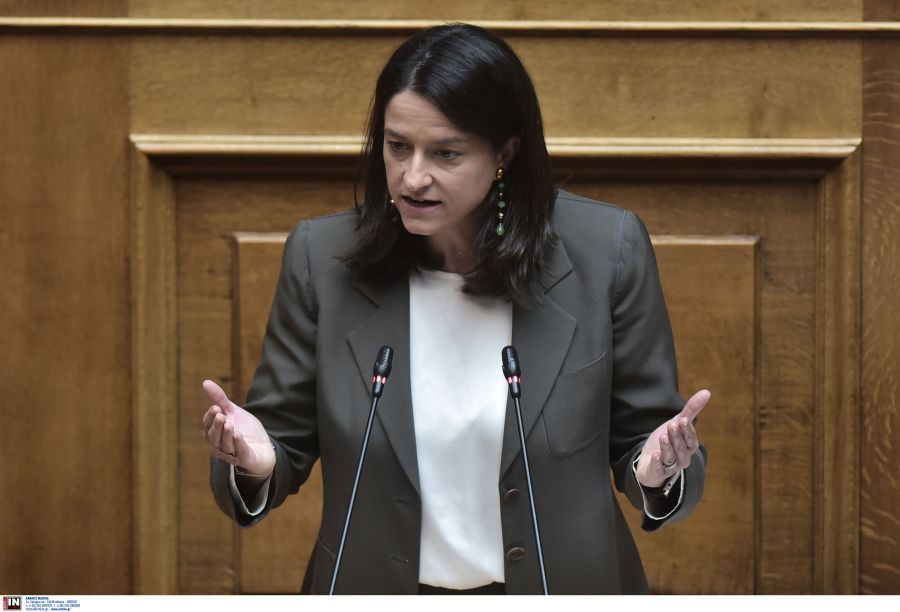 Υπουργός Εργασίας, Κεραμέως για δώρα