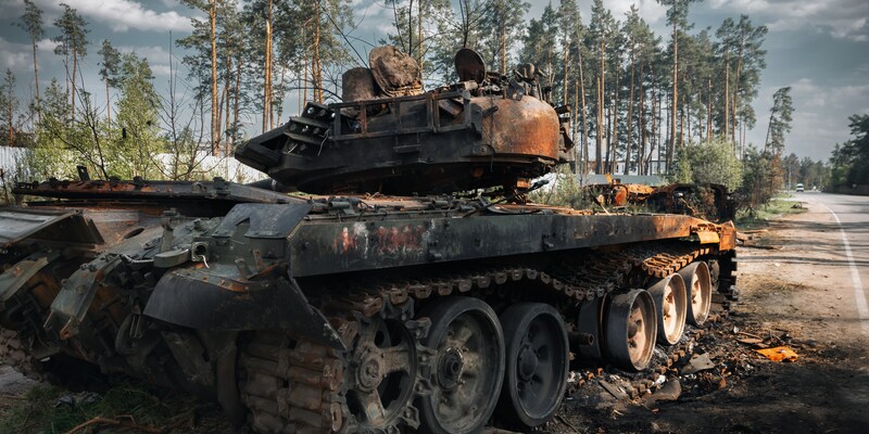Ein zerstörter russischer Panzer (Archivbild). <a>Getty Images/iStockphoto</a>