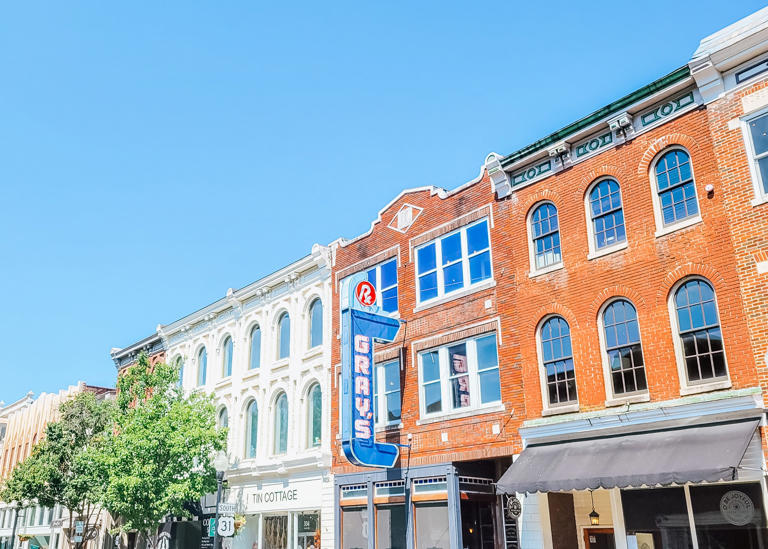 I’ve spent most of my life living just an hour and a half away from Franklin, Tennessee. And yet I never new how much fun this little Southern city could be. It’s got shopping, history, outdoor adventure — pretty much everything you could want for fun getaway! So here’s are some of the best things...