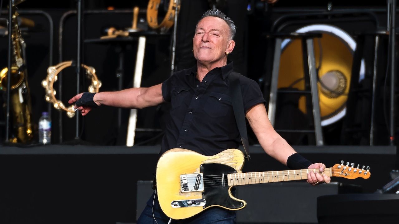 Bruce Springsteen Adds A Second Show At London S Wembley Stadium To His   AA1jlpDb.img