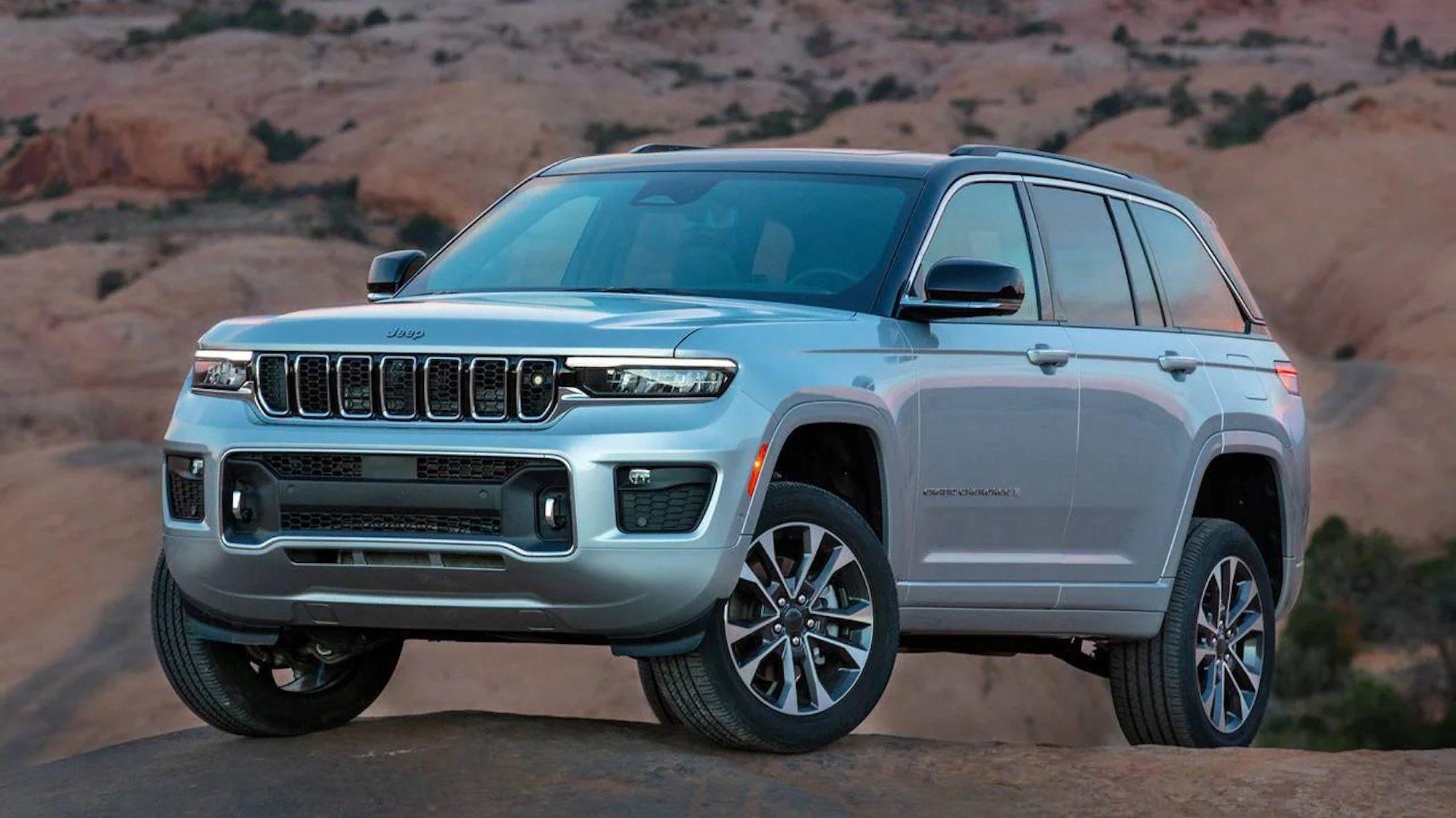 Jeep 2023. Джип Гранд Чероки Оверленд 2022 стандарт Нил. Jeep Grand Cherokee 2022 на бездорожье. Citroen джип 2022. Большой японский джип 2022 фото.