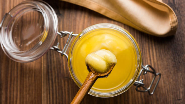 Desi ghee vs olive oil for weight loss: Is one better than the other?