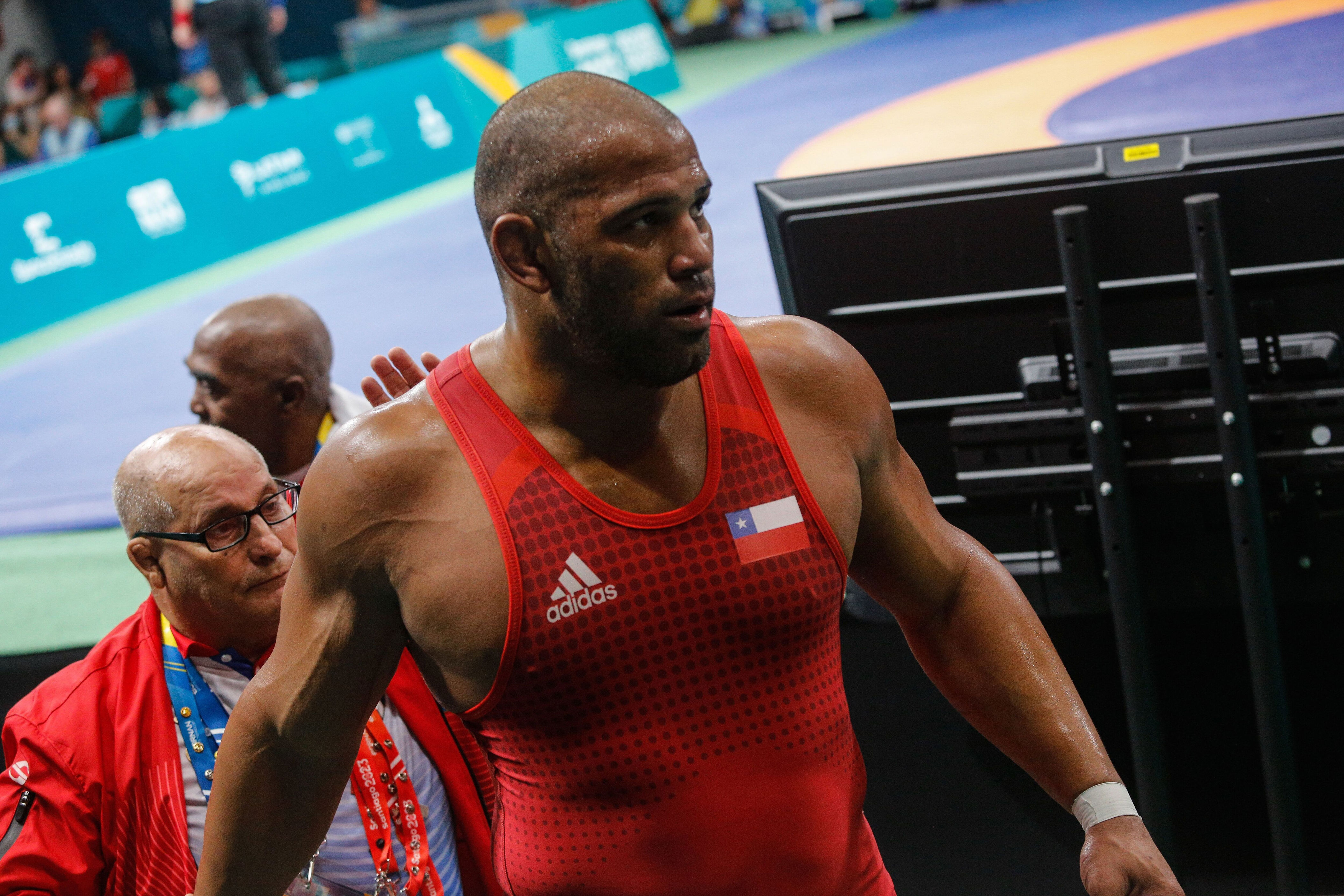 Yasmani Acosta se queda con el bronce en la lucha grecorromana y suma