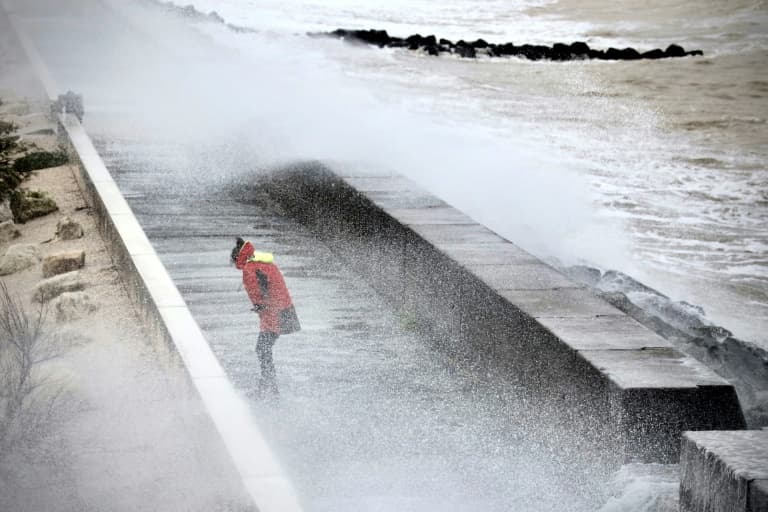 pluies, vents violents: météo france place 26 départements en vigilance orange