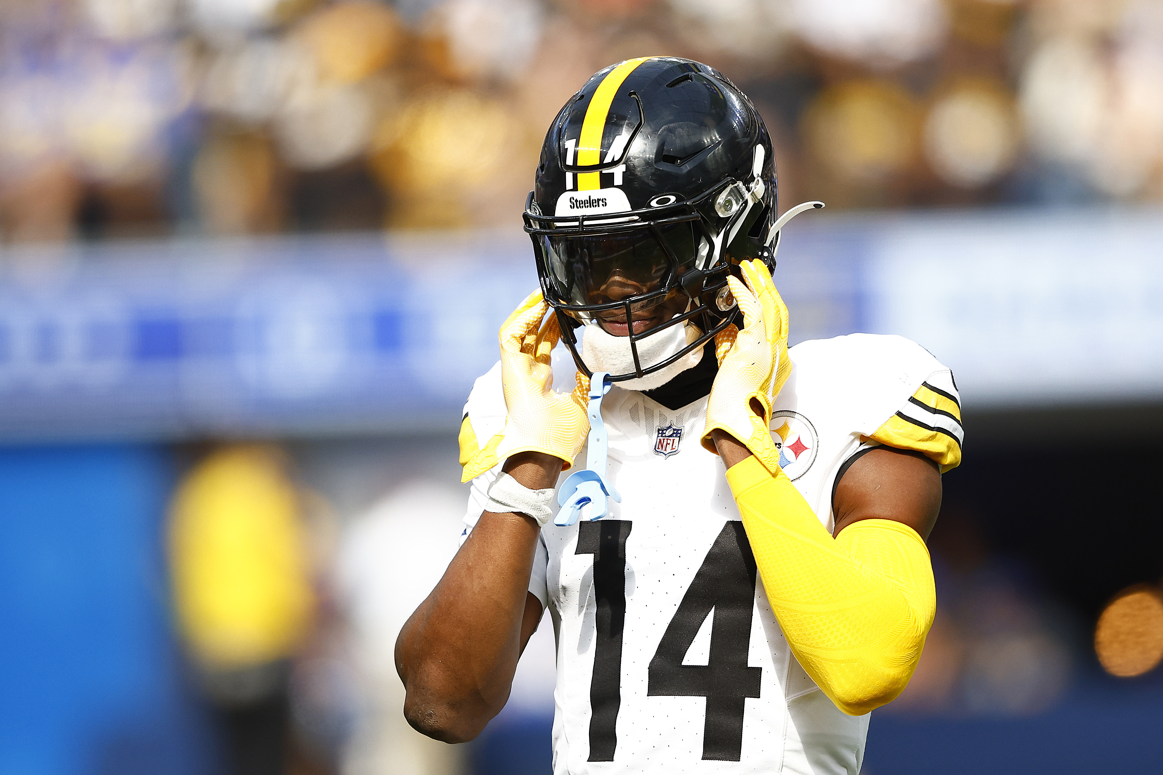 Video Catches Steelers WR George Pickens Bailing After Diontae Johnson TD