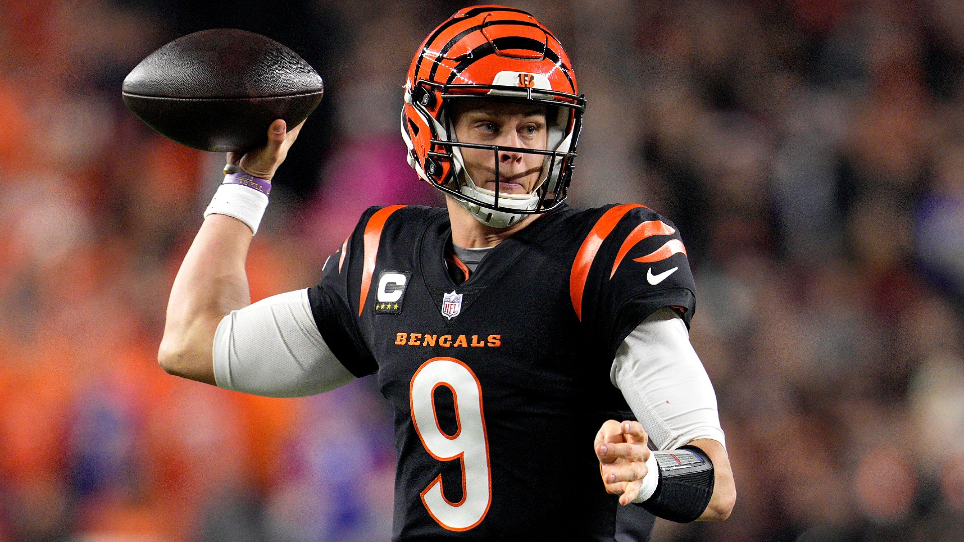 Joe Burrow Finger Injury: Bengals QB Receives Treatment On Bloodied ...