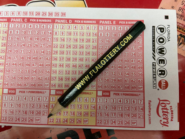 Who won the Powerball jackpot on New Years? Michigan ticket holder