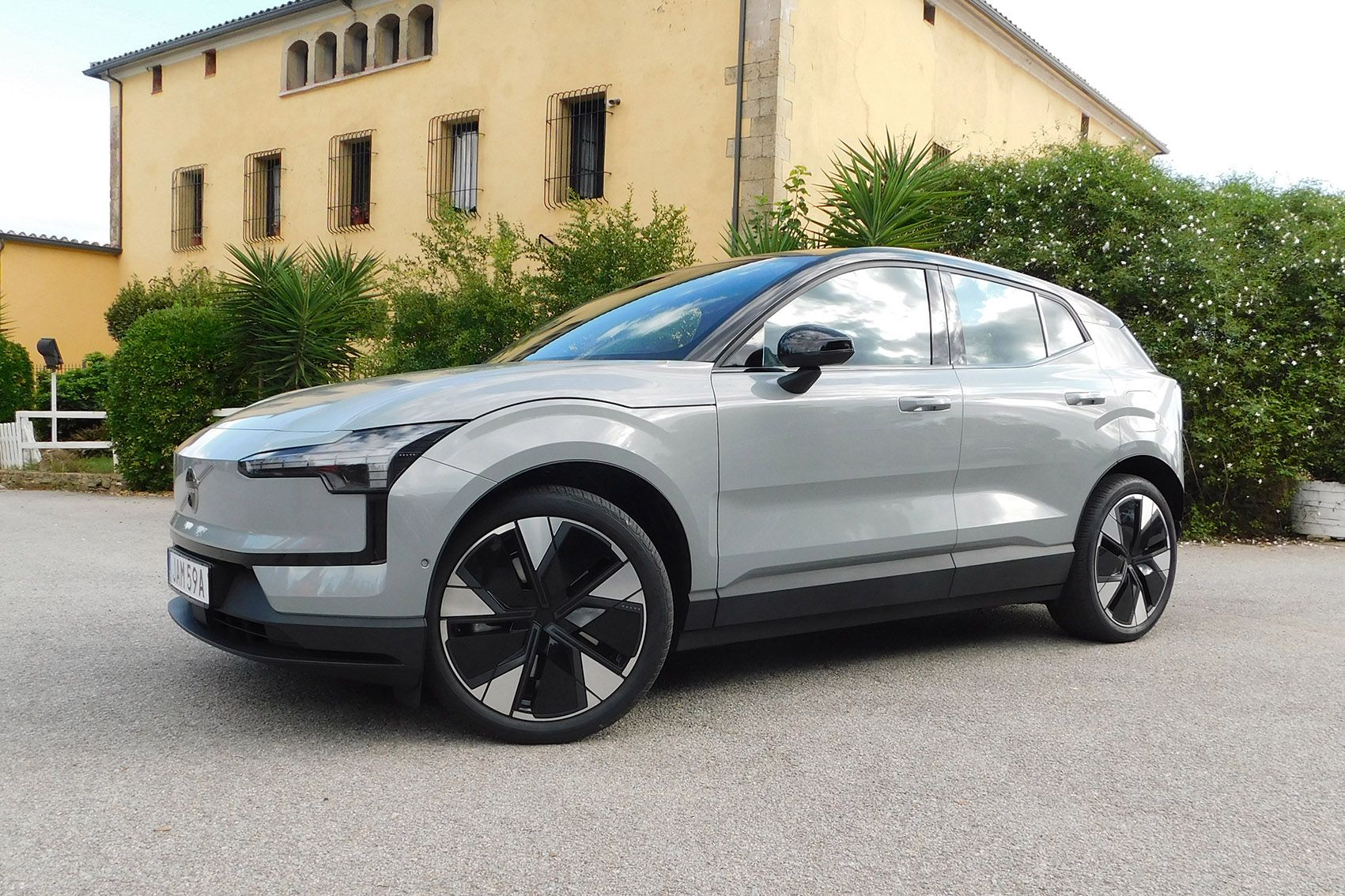 2025 Volvo EX30 breathes life into compact EV category