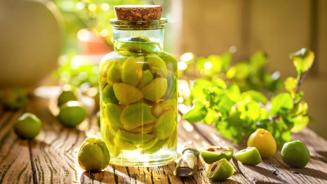 Quittenlikör selber machen: Schritt-für-Schritt-Anleitung