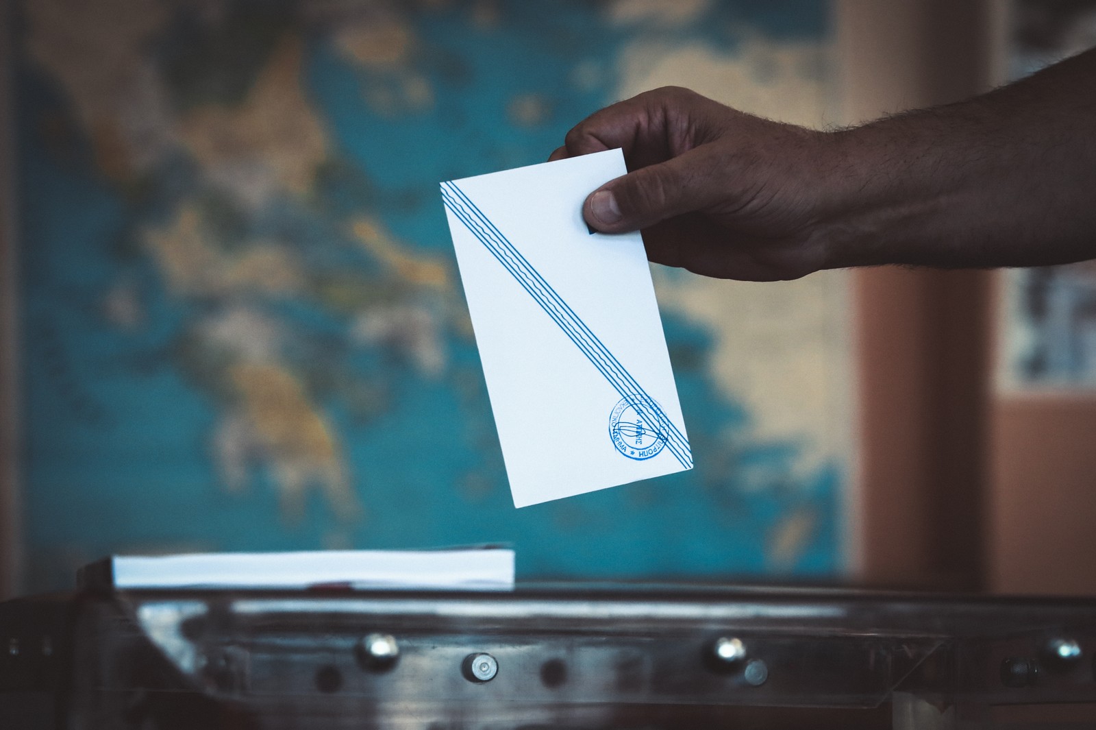 δημοσκόπηση opinion poll: στο 33,2% η νδ εν όψει ευρωεκλογών - δεύτερος ο συριζα