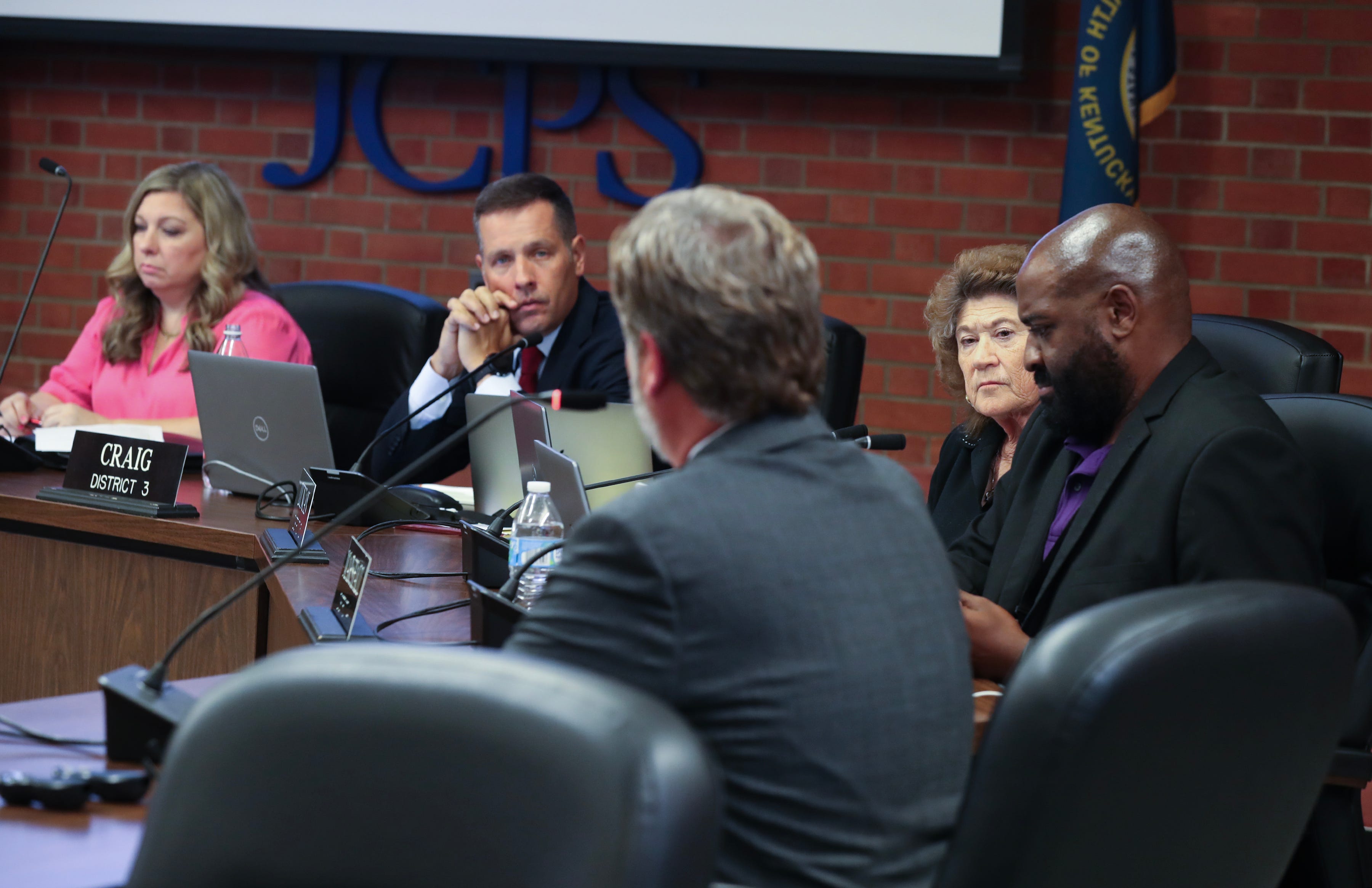 JCPS Board Members Vote To End Magnet Transportation For All But Two ...