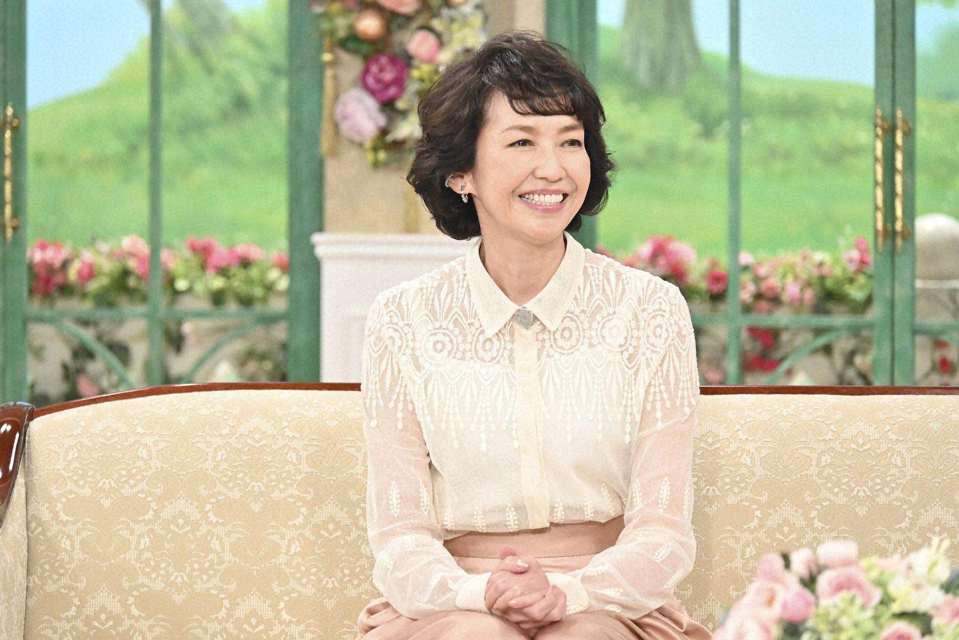 賀来千香子＞62歳、美と健康の秘訣は“ぶら下がり健康器”と”推し活” 36年前の驚きの「モテ話」披露 「徹子の部屋」で