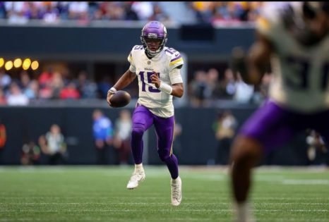 Amid 0-0 Stalemate, Impatient Vikings Bench Passtronaut Quarterback ...