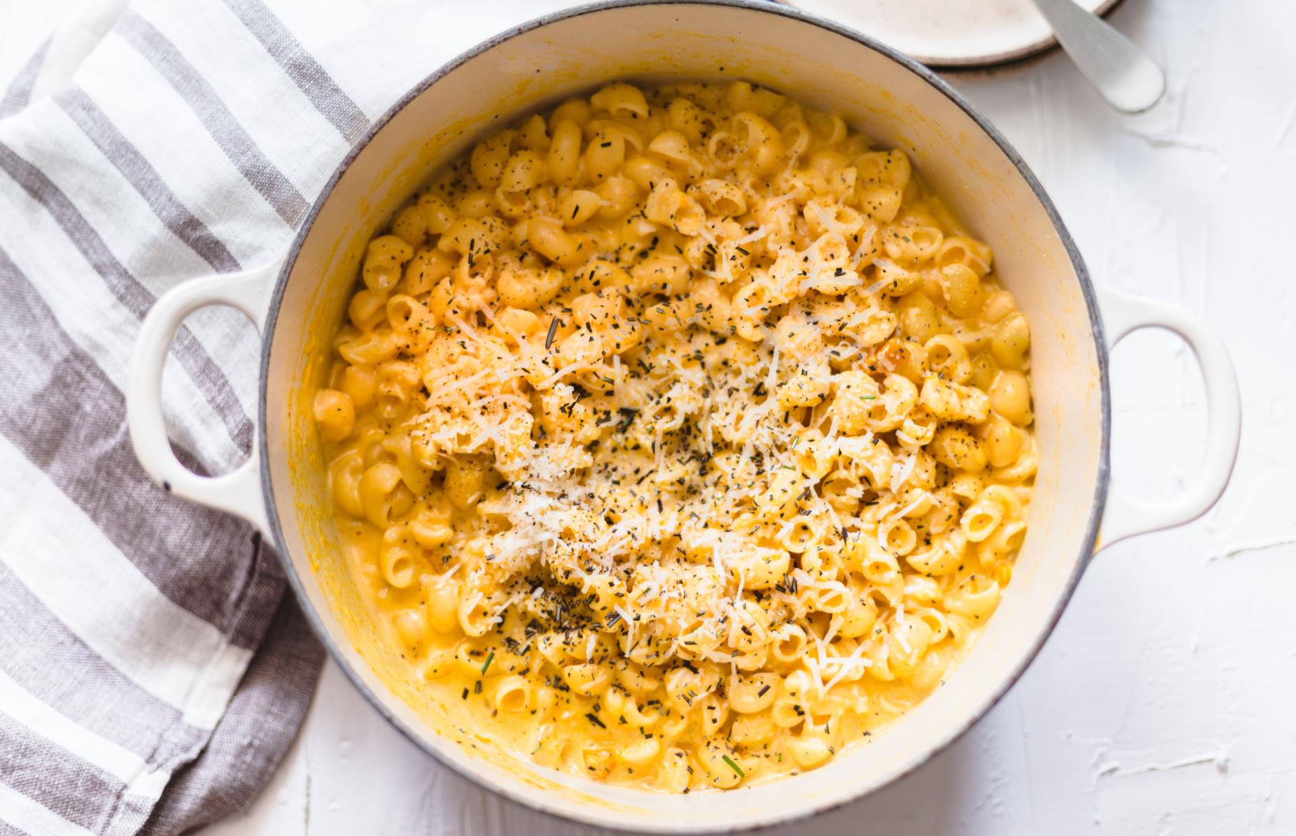 9 Reasons To Buy Your Next iPhone at Costco (And Skip the Apple Store)