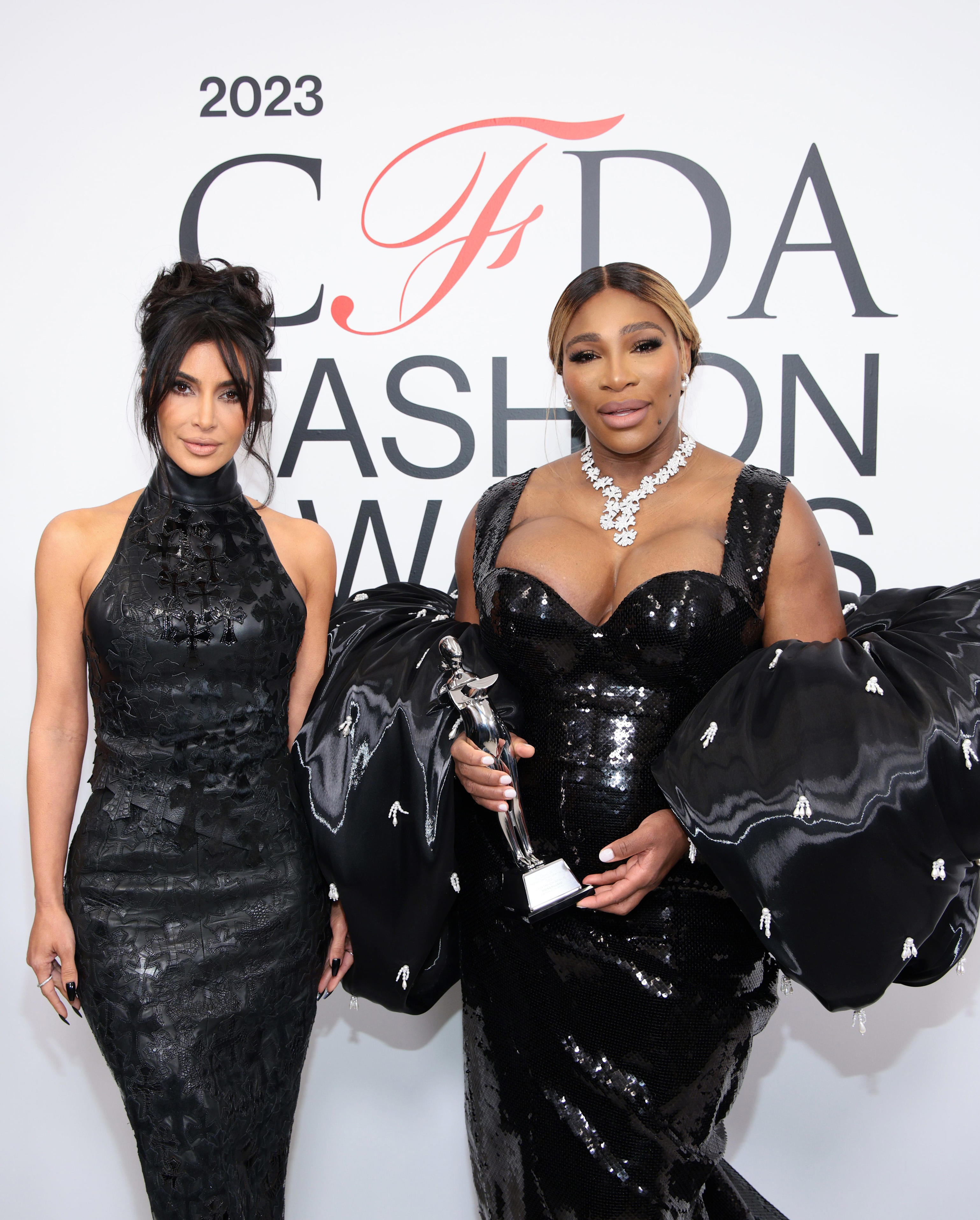 Serena Williams Accepts Fashion Icon Award From Kim Kardashian Khaite Wins Big At 2023 Cfda Awards 