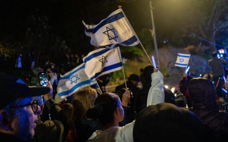 Thousands gather for pro-Israel rally in NYC, 30 days after Oct. 7 ...