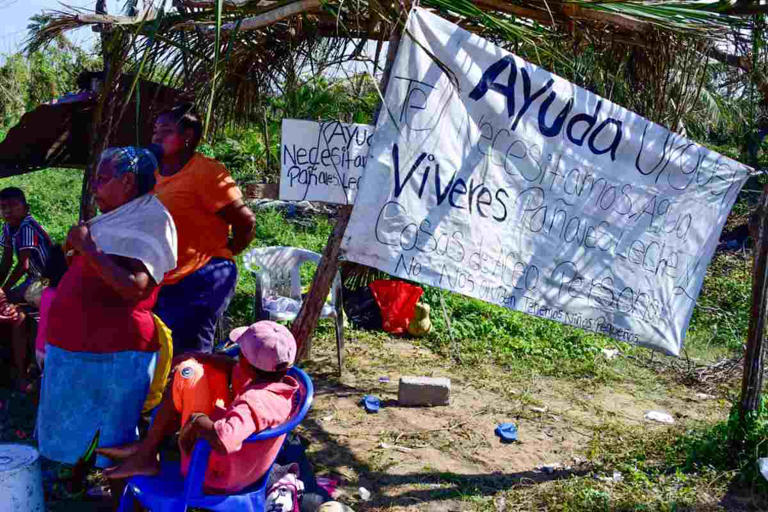 Familias afectadas por el huracán Otis en Acapulco. | Foto: Cuartoscuro|Familias afectadas por el huracán Otis en Acapulco. | Foto: Cuartoscuro