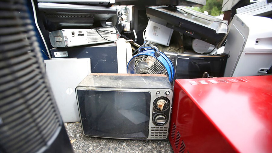 Here S Your Chance To Recycle Old Electronics   AA1jxSyD.img