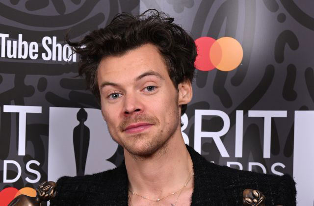 Has Harry Styles had a buzzcut? Fans sent into meltdown as picture of ...