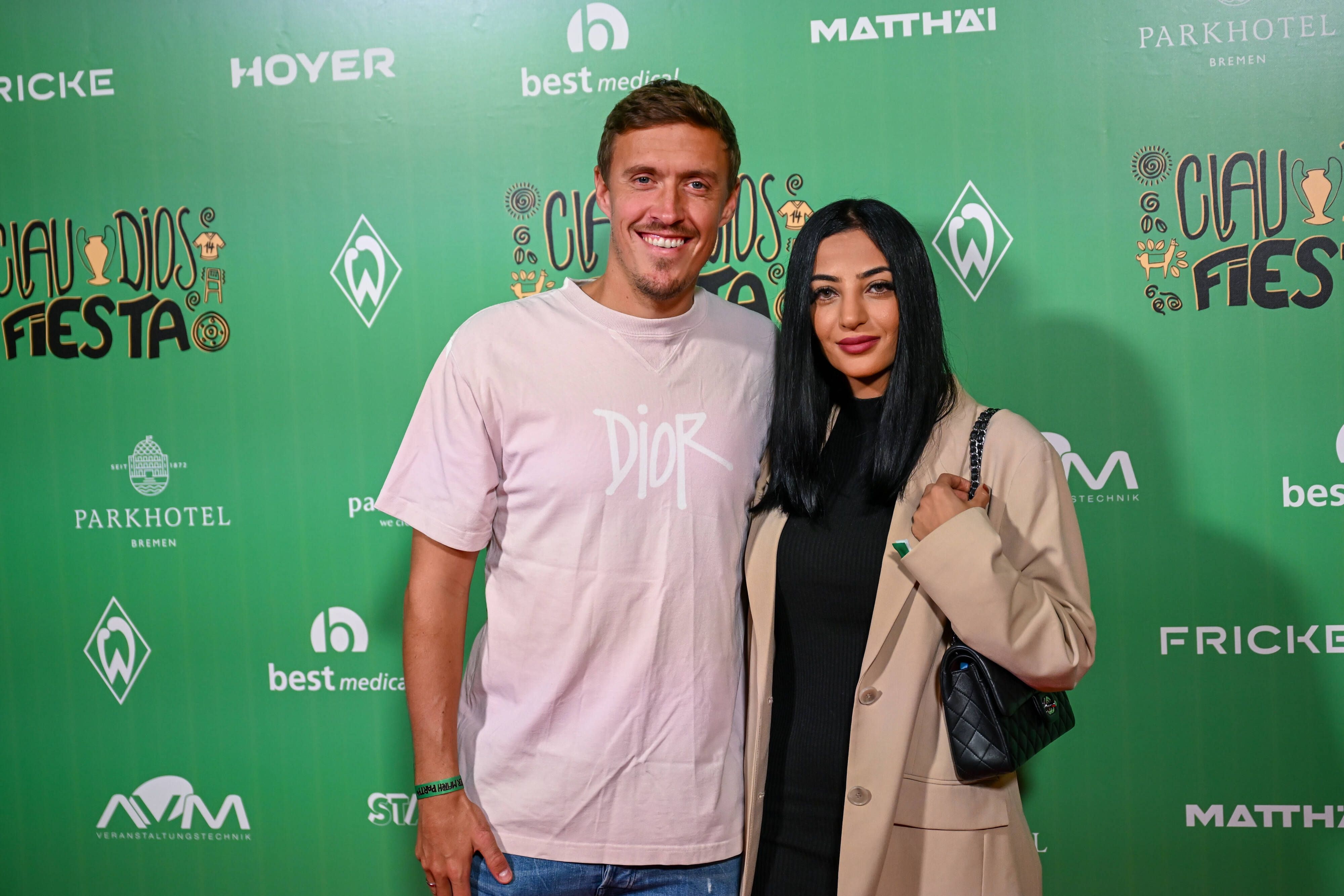 Dilara und Max Kruse sind seit fast zwei Jahren verheiratet. Das Foto zeigt die beiden am 24. September 2022 im Wohninvest Weserstadion in Bremen.