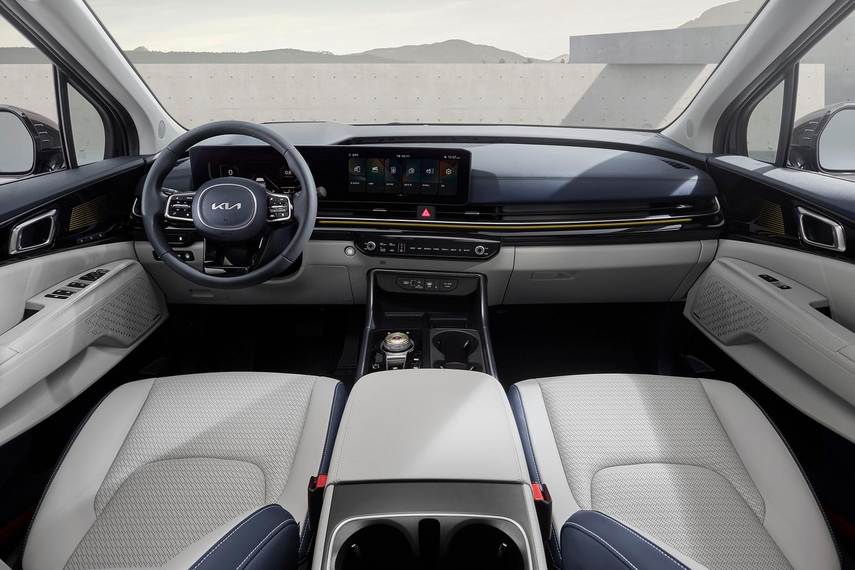 Kia reveals tech-heavy 2024 Carnival interior