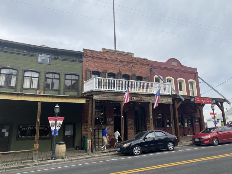 Virginia City is an old Western mining town up in the mountains outside of Reno. These are the best things to do in Virginia City!