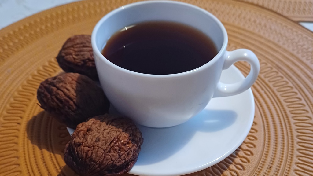 ořechové skořápky uleví od suchého i vlhkého kašle: jsou plné užitečných látek, čaj z nich lze připravit dvěma způsoby