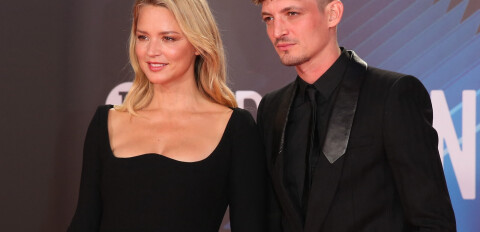 PHOTOS Virginie Efira Et Niels Schneider Couple Stylé En Cuir, Un Autre ...