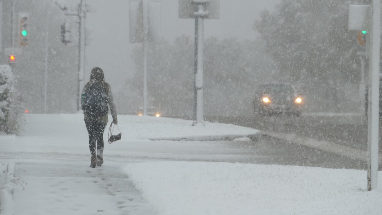 Winter blowing. Сильный снегопад в Москве 2021. Сильнейший снегопад в Москве. Снегопад фото.